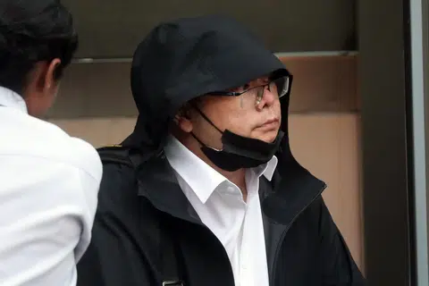 Suwandi Marchuke kelihatan meninggalkan mahkamah pada 27 Mac 2023. - 