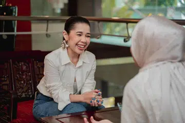 Penyanyi Malaysia, Nadeera, semasa diwawancara wartawan Berita Harian, Ainin Alfiyani Jailani, di Hotel Grand Pacific pada 16 April, berkata sesetengah pihak mudah menghakimi beliau berdasarkan rupa tanpa melihat bakatnya. 