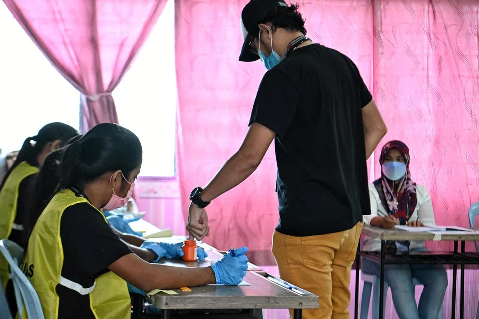ADA SEMANGAT PATRIOSTISME: Kerajaan perpaduan boleh gunakan semangat patriotisme dan cintakan negara untuk meraih sokongan pengundi pada bulan kemerdekaan, menurut Pengarah Pusat Penyelidikan Dasar dan Kajian Antarabangsa Universiti Sains Malaysia, Profesor Madya Azeem Fazwan Ahmad Farouk.