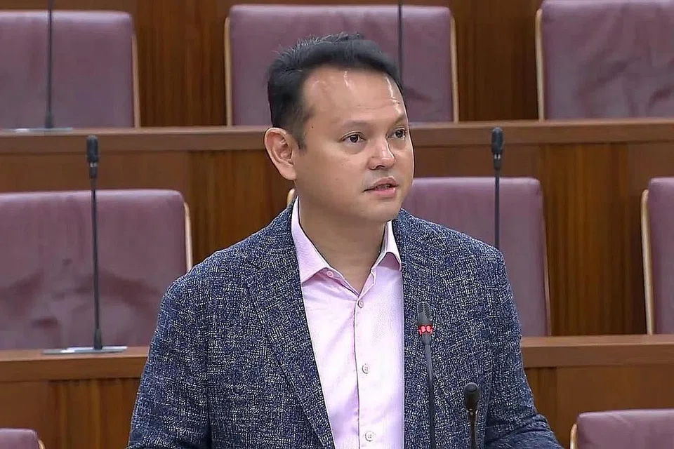 BANTU SEMUA: Encik Zaqy Mohamad berkata pemerintah akan membantu golongan pekerja, mereka yang sedang mencari pekerjaan dan perniagaan menerusi pelbagai daya usaha pemerintah dan juga dengan bantuan di bawah Pasukan Bertindak SGTeguhBersatu dalam mengharungi cabaran semasa pandemik Covid-19 ini. - Foto GOV.SG