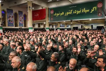 BERSIAP: Ketua dan para anggota Pengawal Revolusi Islam menghadiri majlis bersama pemimpin negara mereka, Encik Ayatollah Ali Khamenei, di Tehran pada 17 Ogos lalu.