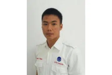 Encik Anthonius Gunawan Agung, 21 tahun, terpaksa terjun dari menara kawalan udara setinggi empat tingkat apabila gegaran semakin kuat. Beliau mengalami patah kaki serta kecederaan dalaman lain dan meninggal dunia ketika menunggu dipindahkan oleh helikopter.