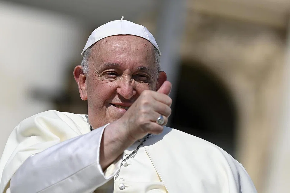 Indonesia merupakan persinggahan pertama Paus Francis dalam lawatannya ke Asia dan beliau merupakan paus ketiga melawat negara dengan masyarakat Muslim paling ramai di dunia.