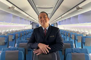 PENERBANGAN TERAKHIR: Encik Abdul Wahid Ahmad Jamil, 57 tahun, bersara setelah berkhidmat selama 34 tahun sebagai pramugara.