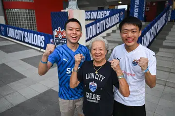 Walaupun berusia 83 tahun, Cik Ng Song King (Auntie Ng), menjadi muka yang sering dilihat peminat Lion City Sailors pada setiap perlawanan mereka.