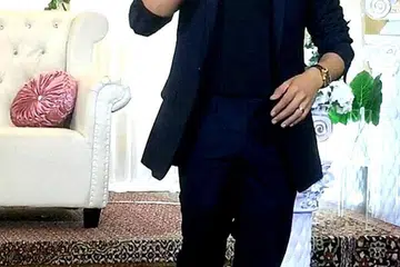 SERONOK DENGAN AMANAH BARU: Hael Husaini senangi tanggungjawab menjaga anak angkatnya, Nur Helena, yang berusia tiga bulan dan menanti saat pulang bekerja setiap hari bagi menatap senyuman si kecil. - Foto HARYANI ISMAIL