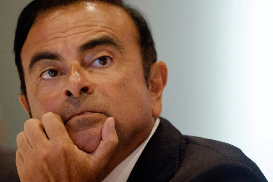 LETAK JAWATAN: Encik Carlos Ghosn (atas) akan melepaskan jawatannya sebagai Ketua Pegawai Eksekutif Nissan Motor. Beliau bagaimanapun akan kekal sebagai pengerusi Lembaga Pengarah Nissan. - Foto AFP