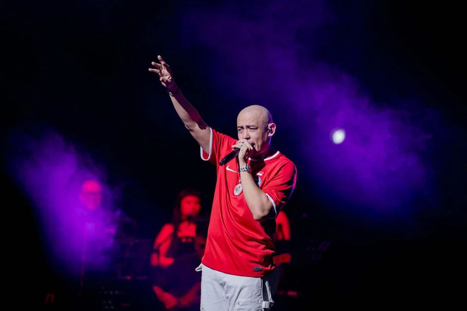 Joe Flizzow membawa penonton konsert ‘This Is Johan Live In Singapore’ di The Star Theatre mengembara dunia ‘hip-hop’ yang penuh kerencaman dan penceritaan jerih payah kehidupan.