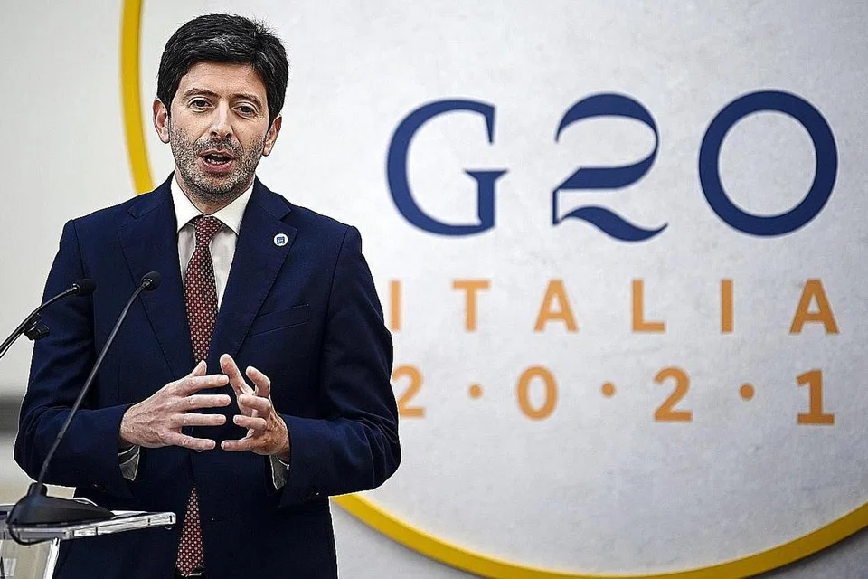 HASIL MESYUARAT G-20: Menteri Kesihatan Italy, Encik Roberto Speranza berkata antara 'matlamat politik' kumpulan itu adalah untuk mengagihkan vaksin ke seluruh dunia dan kumpulan itu akan membuat pelaburan yang diperlukan. - Foto EPA-EFE 