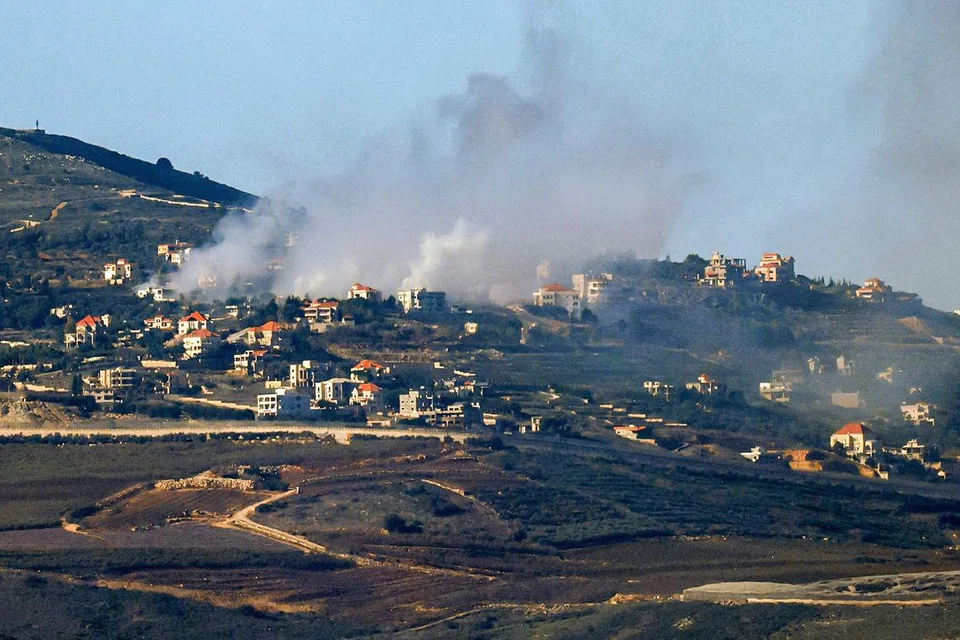 PERANG BERLANJUTAN: Asap berkepul-kepul selepas pengeboman Israel di Kampung Odaisseh, selatan Lebanon, di tengah-tengah ketegangan rentas sempadan tatkala perang Israel-Hamas berterusan di Gaza.
