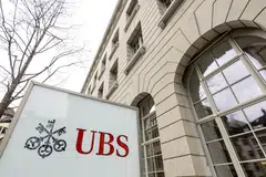 KURANGKAN PEKERJA: Kumpulan UBS telah mengurangkan beberapa peranan yang bertindih dalam beberapa bulan lalu dan pemotongan lanjut dijangka sehingga November.
