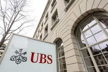 KURANGKAN PEKERJA: Kumpulan UBS telah mengurangkan beberapa peranan yang bertindih dalam beberapa bulan lalu dan pemotongan lanjut dijangka sehingga November.