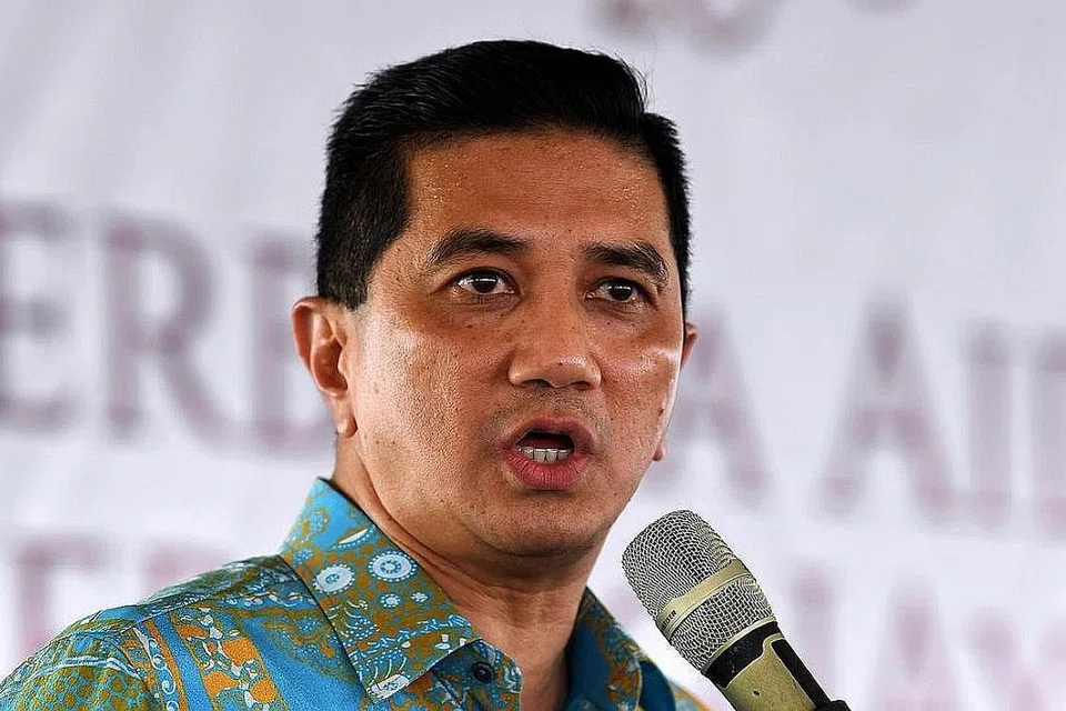 PECAT: Timbalan Presiden PKR Datuk Seri Mohamed Azmin Ali (gambar atas) dan AP Ampang, Naib Presiden Cik Zuraida Kamaruddin dipecat dari PKR. Mereka kemudian bentuk blok bebas di Parlimen. - Foto fail