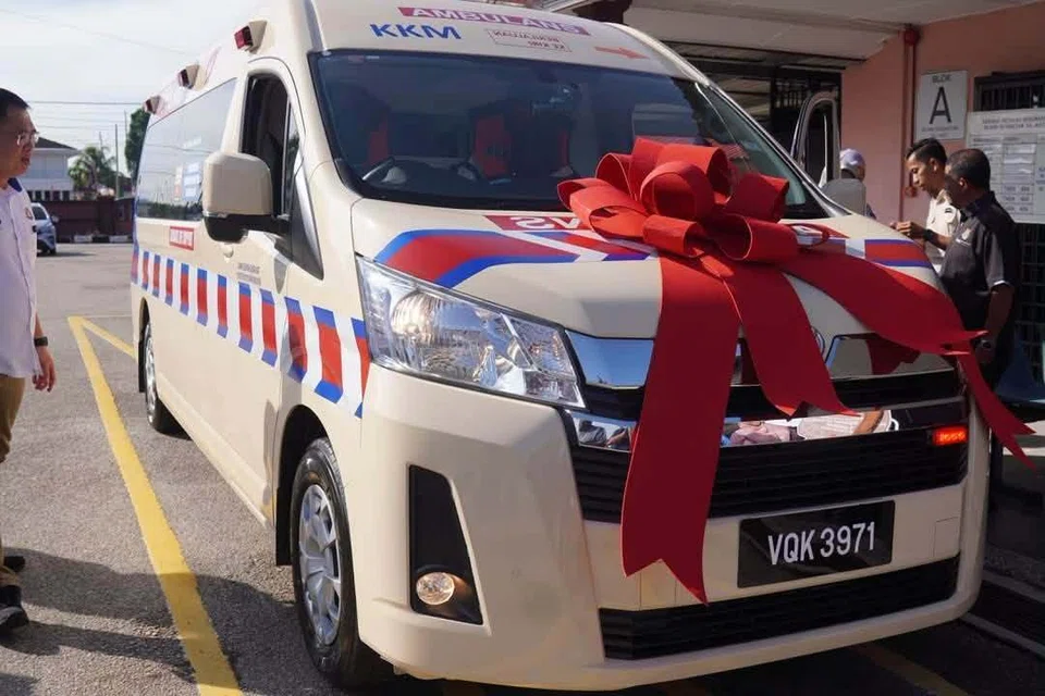 Pengerusi Jawatankuasa Kesihatan dan Alam Sekitar Johor, Encik Ling Tian Soon, berkata kerajaan negeri akan menyumbangkan enam ambulans kepada kemudahan kesihatan di seluruh Johor pada 2026.