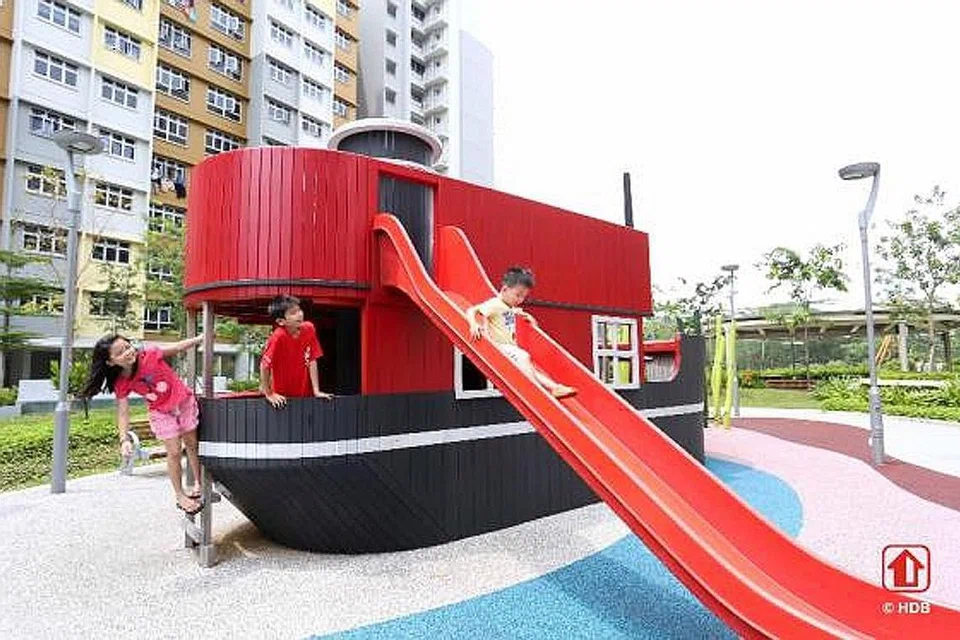 BERTEMA KAPAL: Taman permainan berbentuk kapal dua tingkat yang terletak di Eastbank@Canberra di Sembawang ini mencerminkan sejarah estet tersebut sebagai bekas pangkalan tentera laut. - Foto LEMBAGA PERUMAHAN DAN PEMBANGUNAN