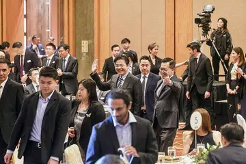 KEPERCAYAAN PERLU DIPUPUK: Timbalan Perdana Menteri, Encik Lawrence Wong menyambut tetamu semasa Majlis Makan Malam Pelantikan & Kenaikan Pangkat Perkhidmatan Pentadbiran 2023 pada Mac lalu. Encik Murali Pillai berkata kepercayaan terhadap pemerintah tidak boleh diandaikan, sebaliknya perlu dibina dan dipupuk dengan teliti. - Foto fail ST