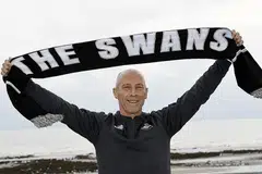 DIPECAT: Pengurus Swansea City, Bob Bradley, semasa baru memulakan tugasnya di kelab tersebut. - Foto REUTERS