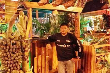 PERLUKAN BANTUAN: Keluarga Encik Mohd Anand Ibrahim, sedang berusaha membawa beliau pulang ke Singapura sementara dua anaknya - Encik Muhammad Fadzrin Mohd Anand dan Encik Muhammad Fadzlan Mohd Anand kini berada di sana untuk menemani Encik Anand. - Foto ihsan MUHAMMAD FADZLI MOHD ANAND