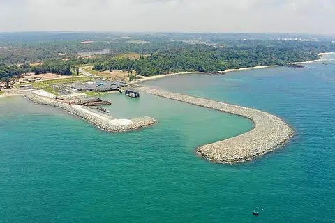 AKAN BERMULA: Perkhidmatan feri antara terminal Tanah Merah di Singapura dengan terminal Desaru Coast di Johor akan mula beroperasi pada 7 Julai. - Foto DESARU COAST