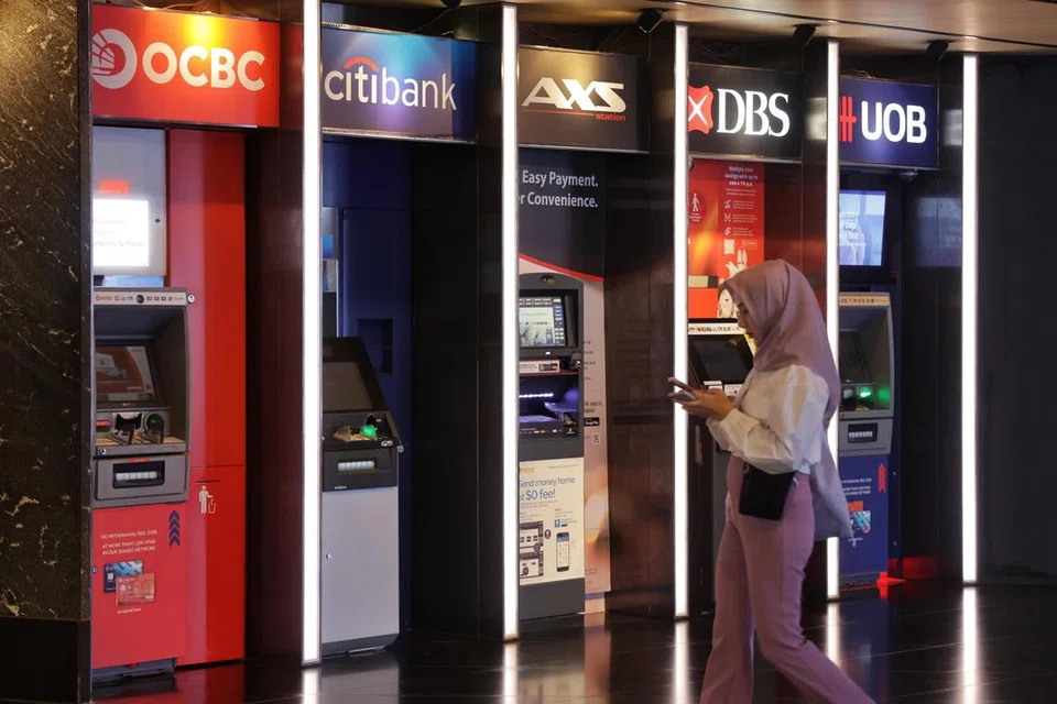 Ketua di tiga bank utama Singapura melahirkan keyakinan bahawa bank mereka akan menikmati margin faedah bersih (NIM) lebih baik. 