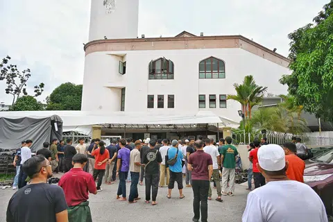 Masjid Alkaff Kampung Melayu akan terus beroperasi untuk solat harian dan solat Jumaat, dengan ruang terhad untuk sekitar 1,000 jemaah sepanjang tempoh kerja peningkatan berlangsung. 