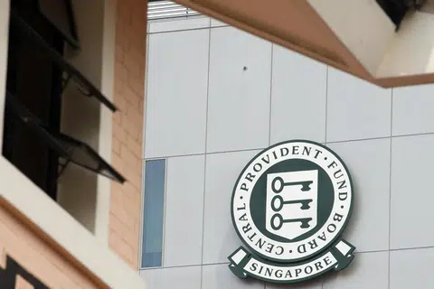 KADAR FAEDAH NAIK: Kadar faedah bagi Akaun Khas dan Akaun MediSave akan meningkat 0.03 mata peratusan kepada 4.04 peratus setahun.