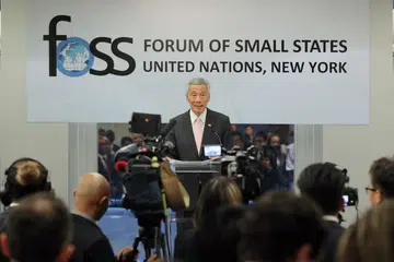 SUARA KECIL: Perdana Menteri, Encik Lee Hsien Loong, berucap di Majlis Jamuan Negara-Negara Kecil di Misi Tetap Singapura ke Pertubuhan Bangsa-Bangsa Bersatu di New York, Amerika Syarikat, kelmarin. - Foto BH oleh GAVIN FOO