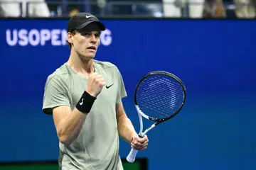 Pemain tenis dari Italy, Jannik Sinner, meraikan kemenangannya selepas berjaya menewaskan pemain dari Amerika Syarikat, Tommy Paul, pada 2 September.