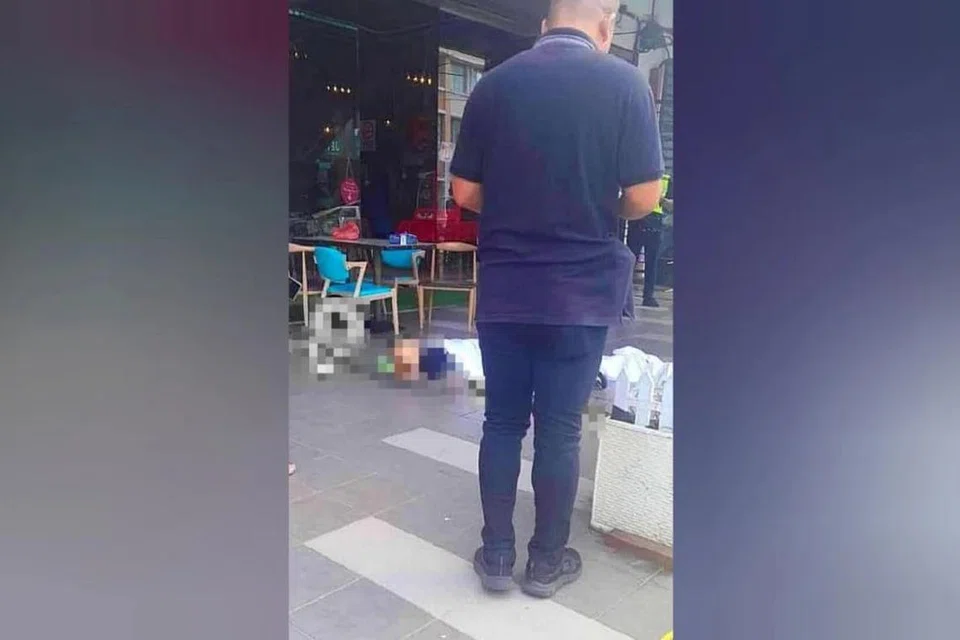 Tangkap layar video memaparkan seorang lelaki maut ditembak di Taman Setia Indah, Johor Bahru, pada tengah hari 8 Januari. 