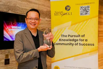 Encik Ghazali Abdul Wahab satu-satunya penerima Anugerah Sumbangan Terunggul Program Tuisyen Mendaki pada majlis jamuan dan penghargaan Yayasan Mendaki pada 23 November di Grand Hyatt Singapore.