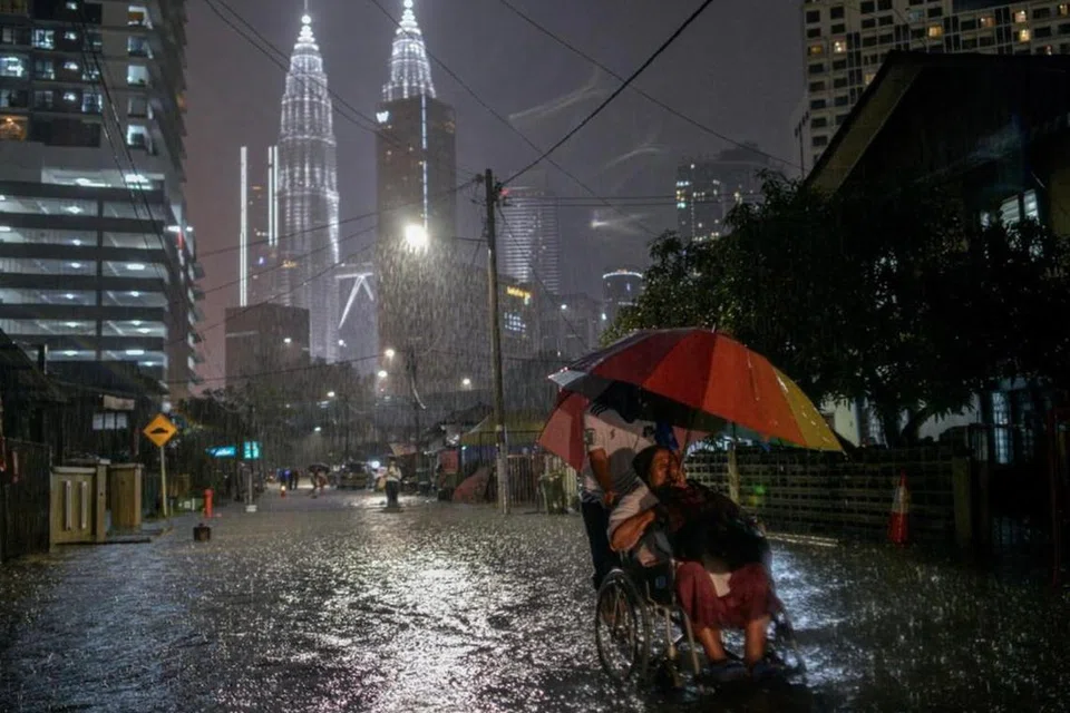 Banjir kilat di sekitar Jalan Raja Mahadi, dekat Kampung Baru, Kuala Lumpur, pada 15 Oktober malam.