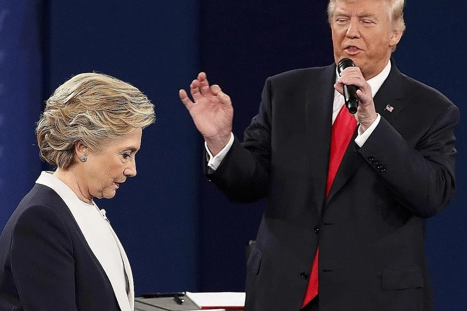 YANG MENANG DAN YANG KALAH: Tinjauan menyatakan Cik Hillary Clinton mendahuli Encik Donald Trump tersasar. Encik Trump mengalahkan Cik Clinton dengan perbezaan agak besar. - Foto REUTERS