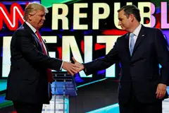 PEMILIHAN PASUKAN PENTADBIRAN BARU: Encik Trump (kiri) sedang menimbangkan untuk mencalonkan Senator Texas, Encik Ted Cruz (kanan) sebagai Peguam Negara Amerika. Gambar ini diambil semasa perbahasan calon Presiden parti Republikan pada 10 Mac lalu. - Foto REUTERS