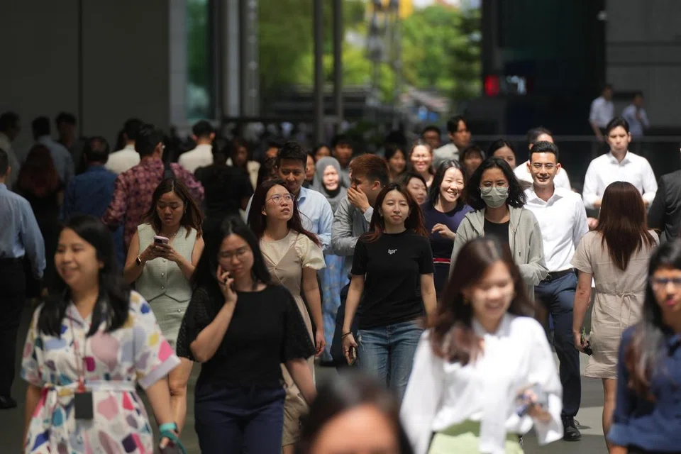 Dalam satu tinjauan melibatkan lebih 1,000 pekerja wanita di Singapura, 64 peratus bersetuju bahawa kerja hibrid adalah hampir dua kali lebih penting berbanding cuti ibu bapa dalam menyokong wanita di tempat kerja.