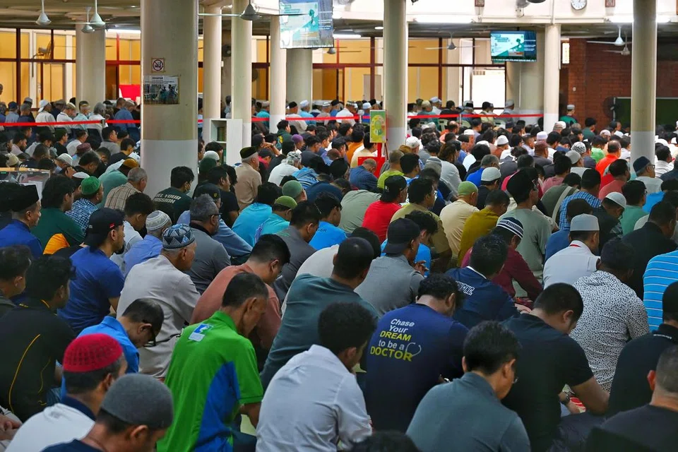 Secara keseluruhan, sebanyak 200 naskhah BH telah diagihkan kepada 10 masjid pada 17 Januari, dengan Masjid Darussalam merupakan salah satu masjid tersebut.