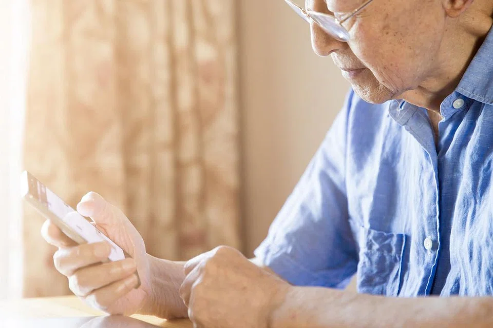 Dengan lebih ramai warga emas menggunakan alat digital, lebih penting kini untuk melengkapkan mereka dengan kemahiran untuk lebih berjaga-jaga dan melindungi diri daripada penipuan dalam talian. 