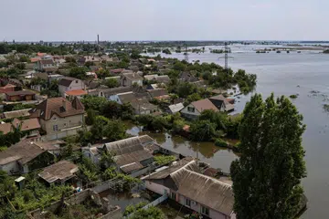 DITENGGELAMI AIR: Gambar yang dirakamkan dari udara menunjukkan empangan Nova Kakhovka pecah disebabkan konflik Ukraine-Russia dengan kedua-dua pihak saling menuding jari terhadap kemusnahan empangan tersebut di Kherson, Ukraine.