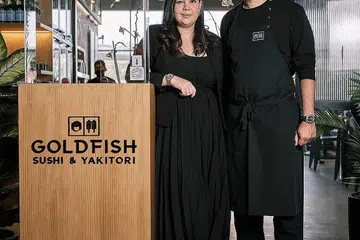 ENGGAN SERAH KALAH: Cef Akmal bersama isterinya, Cik Inez Tantyana, yang juga merupakan tulang belakangnya dan pengarah bersama White Rice Consultancy. - Foto-foto WHITE RICE CONSULTANCY 