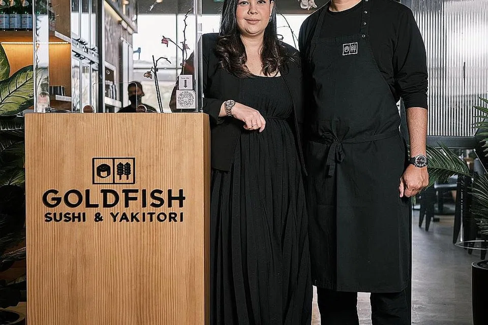 ENGGAN SERAH KALAH: Cef Akmal bersama isterinya, Cik Inez Tantyana, yang juga merupakan tulang belakangnya dan pengarah bersama White Rice Consultancy. - Foto-foto WHITE RICE CONSULTANCY 