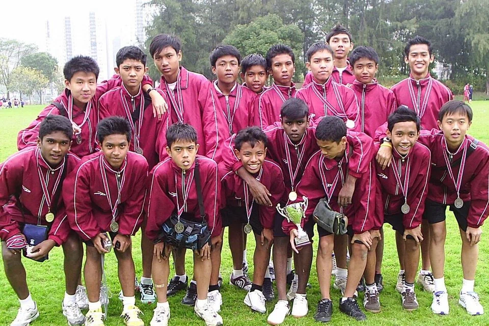 Hubungan akrab antara Gavin Lee (barisan depan, paling kanan) dengan Hariss Harun (barisan depan, paling kiri) telah terjalin sejak mereka beraksi bersama untuk Akademi Bola Sepak Nasional (NFA) pada 2005 dan 2006.