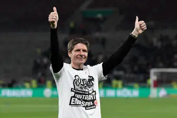 Oliver Glasner, yang membimbing Eintracht Frankfurt memenangi Liga Eropah pada musim 2021-22, dilantik sebagai pengurus baru, Crystal Palace, selepas Roy Hodgson meletak jawatan sedang kelab itu bertarung untuk mengelak daripada disingkir daripada EPL. 