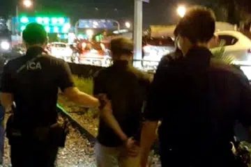 DITAHAN: Lelaki Indonesia berusia 47 tahun ini diberkas ketika bersembunyi di bawah saluran paip di Koswe Sabtu lalu. - Foto ICA