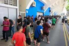 Barisan penyokong bagai tidak henti sebaik tiket perlawanan separuh akhir  Piala AFF Mitsubishi Electric 2024 antara Singapura dengan Vietnam mula dijual pada 12 tengah hari pada 22 Disember. 