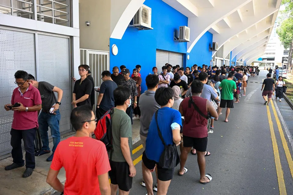 Barisan penyokong bagai tidak henti sebaik tiket perlawanan separuh akhir  Piala AFF Mitsubishi Electric 2024 antara Singapura dengan Vietnam mula dijual pada 12 tengah hari pada 22 Disember. 