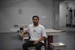 AKAUN PALSU, CERITA PALSU: Encik Luqman Nurhakim Adam berkata orang yang menyamar sebagai beliau dengan membuka akaun Facebook palsu menggunakan nama dan gambar pernikahannya sebagai nama dan gambar profil, menghantar mesej kepada rakan kerja beliau dengan cerita palsu kononnya akaun 'lama' beliau perlu dilenyapkan kerana dijangkiti virus Trojan, jadi beliau menggantikannya dengan akaun baru, yang sebenarnya akaun palsu. - Foto BH oleh ARIFFIN JAMAR
