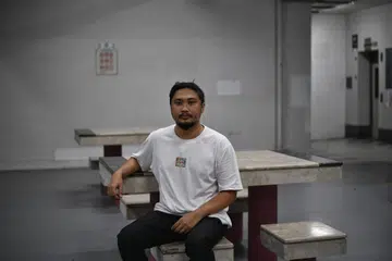 AKAUN PALSU, CERITA PALSU: Encik Luqman Nurhakim Adam berkata orang yang menyamar sebagai beliau dengan membuka akaun Facebook palsu menggunakan nama dan gambar pernikahannya sebagai nama dan gambar profil, menghantar mesej kepada rakan kerja beliau dengan cerita palsu kononnya akaun 'lama' beliau perlu dilenyapkan kerana dijangkiti virus Trojan, jadi beliau menggantikannya dengan akaun baru, yang sebenarnya akaun palsu. - Foto BH oleh ARIFFIN JAMAR