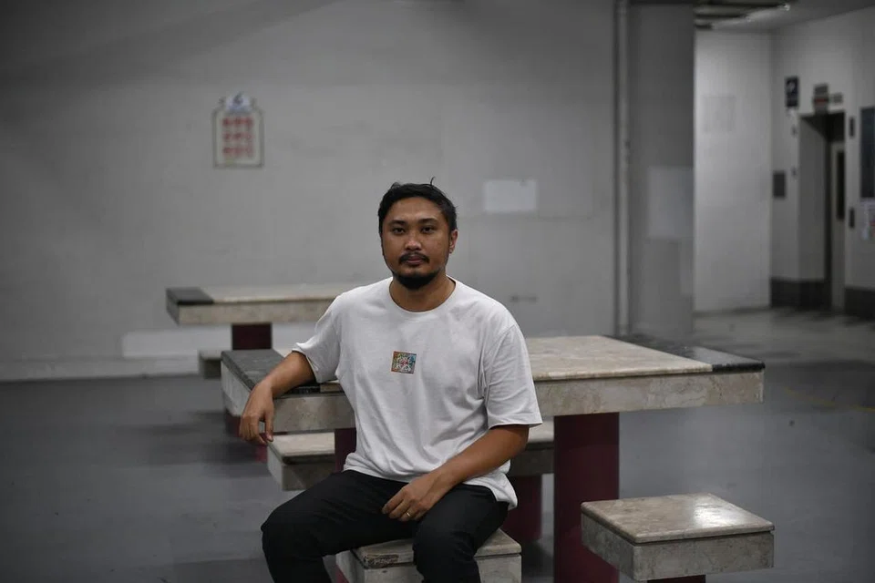 AKAUN PALSU, CERITA PALSU: Encik Luqman Nurhakim Adam berkata orang yang menyamar sebagai beliau dengan membuka akaun Facebook palsu menggunakan nama dan gambar pernikahannya sebagai nama dan gambar profil, menghantar mesej kepada rakan kerja beliau dengan cerita palsu kononnya akaun 'lama' beliau perlu dilenyapkan kerana dijangkiti virus Trojan, jadi beliau menggantikannya dengan akaun baru, yang sebenarnya akaun palsu. - Foto BH oleh ARIFFIN JAMAR