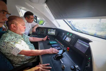 Yang di-Pertuan Agong, Sultan Ibrahim Sultan Iskandar, yang mempunyai lesen memandu lokomotif berkuasa tinggi, memandu kereta api Perkhidmatan Tren Elektrik (ETS3) Keretapi Tanah Melayu Berhad (KTMB) bagi laluan selatan dari Stesen Keretapi Kuala Lumpur menuju ke Stesen Keretapi Kluang, Johor pada 23 Ogos.