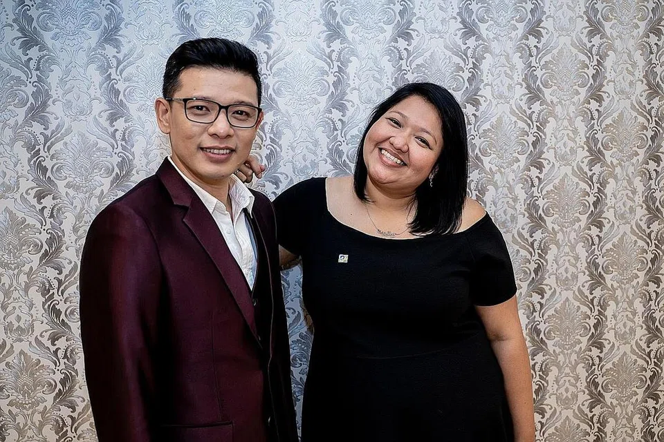 INGINKAN TERBAIK BUAT SAHABAT: Cik Haryani Othman (kanan) selaku pengurus Hady Mirza melihat potensi besar Hady dan gembira kembalinya bintang itu dalam bidang seni diterima baik dengan rezekinya diperluas termasuk dalam bidang mengacara. - Foto BM oleh NUR DIYANA TAHA