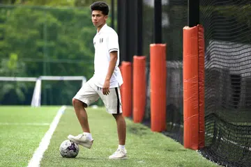 Ben Davis dan keluarganya enggan memberikan tarikh tetap untuk kembali ke S'pura, jalani NS jika diberi penangguhan.